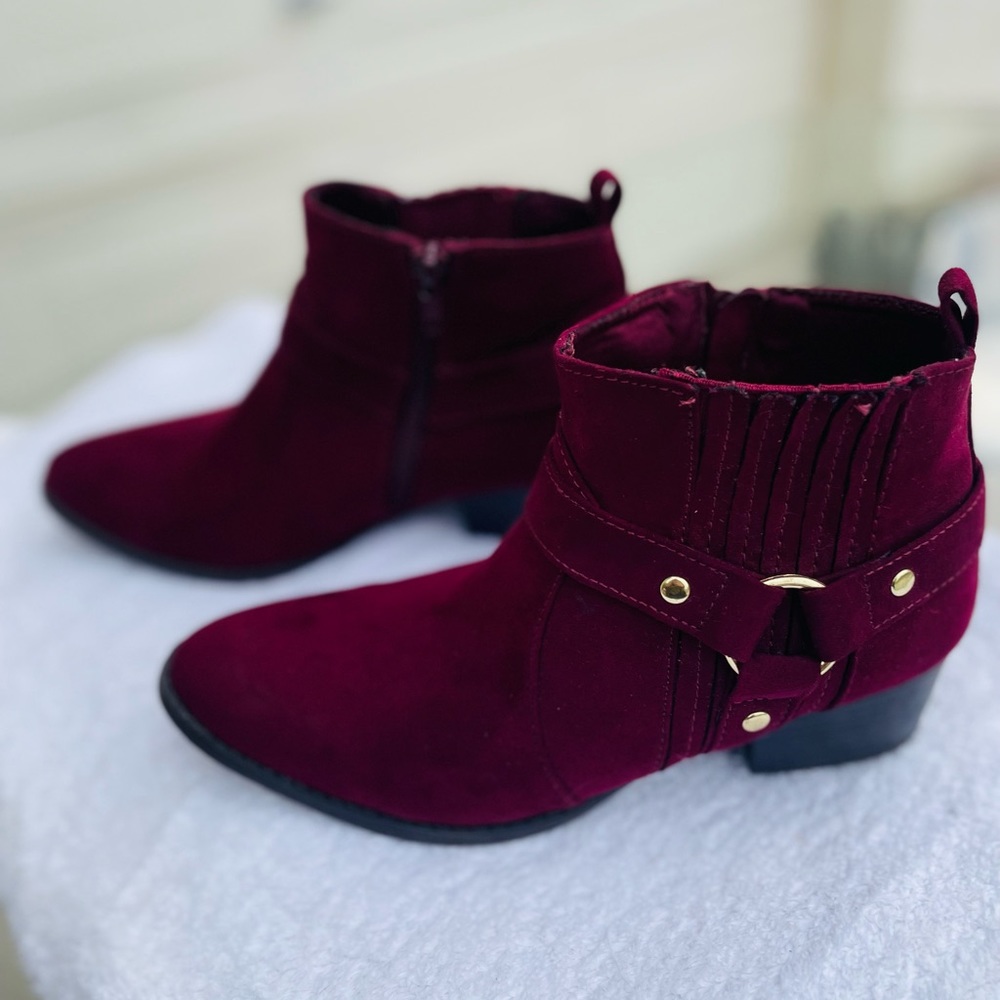 Violet magenta 7.5 booties
